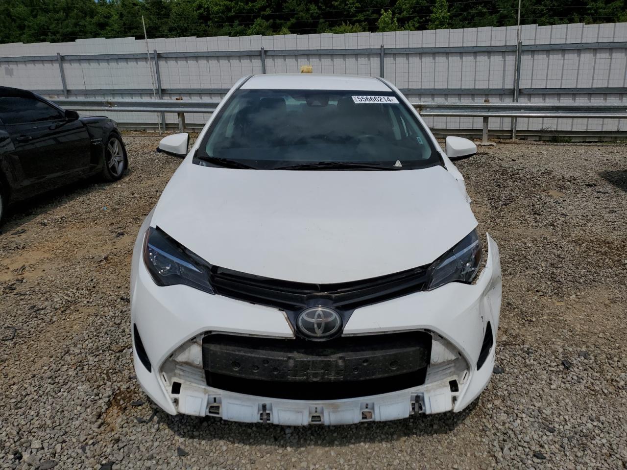 2018 Toyota Corolla L vin: 5YFBURHE2JP777501