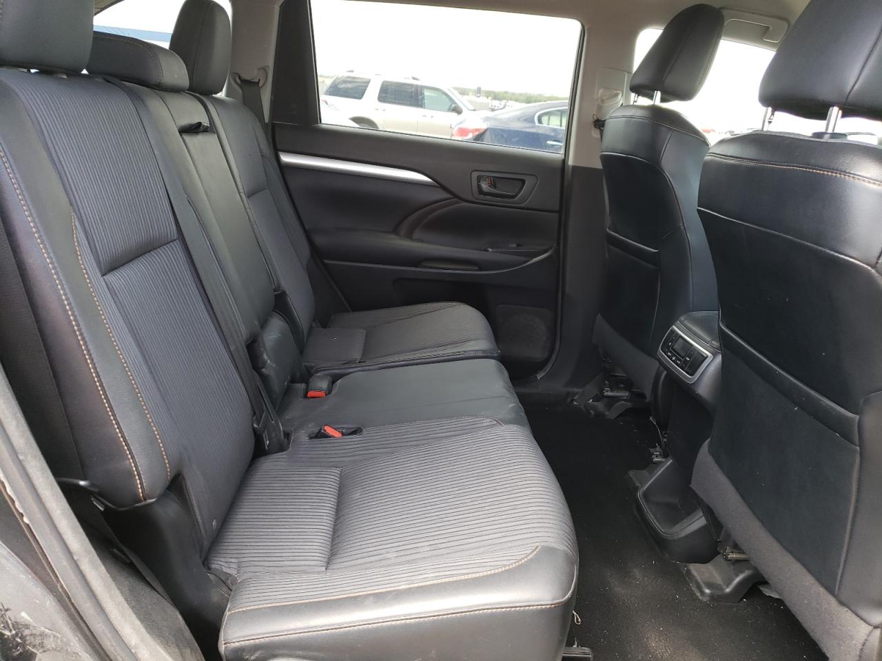 5TDBKRFH2ES052254 2014 Toyota Highlander Le