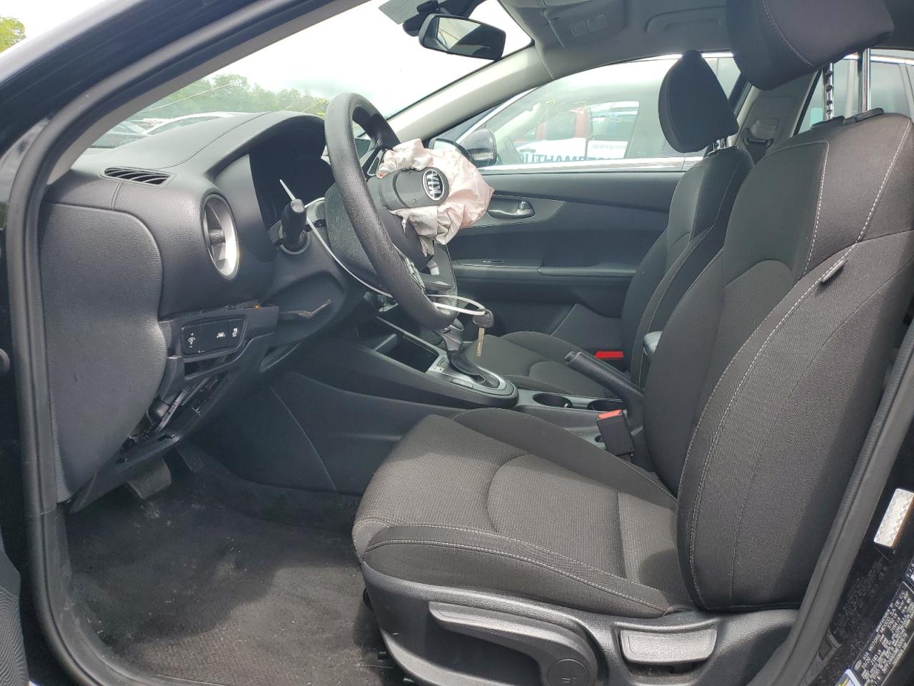 3KPF24AD2ME300679 2021 Kia Forte Fe