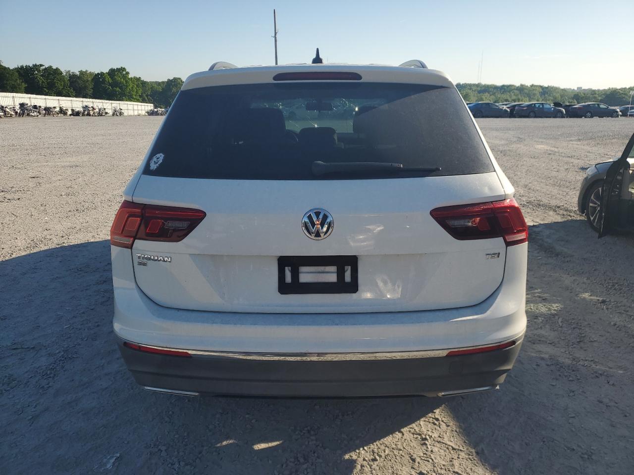 3VV3B7AX1JM063877 2018 Volkswagen Tiguan Se