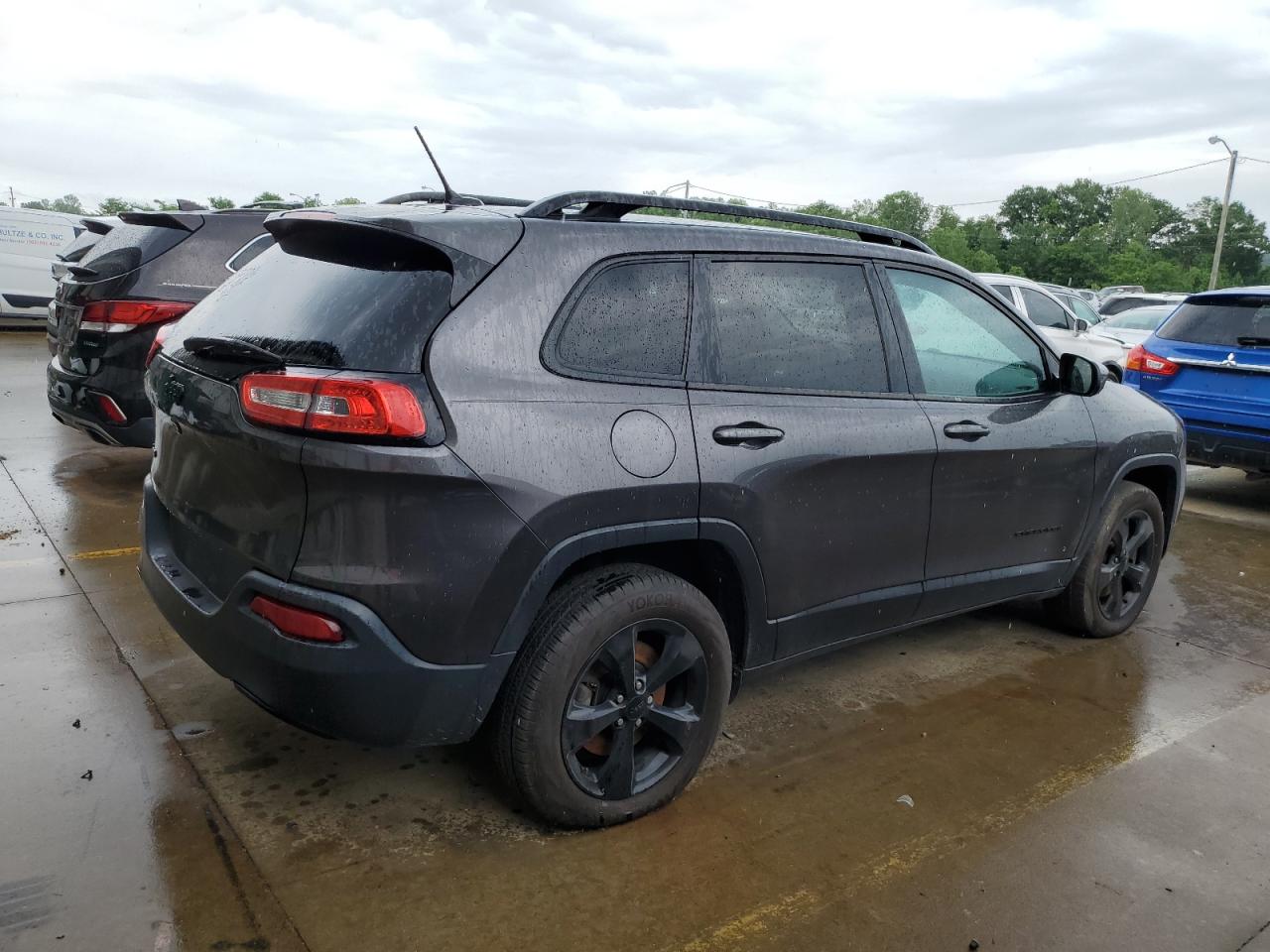 2018 Jeep Cherokee Latitude vin: 1C4PJMCB8JD541372