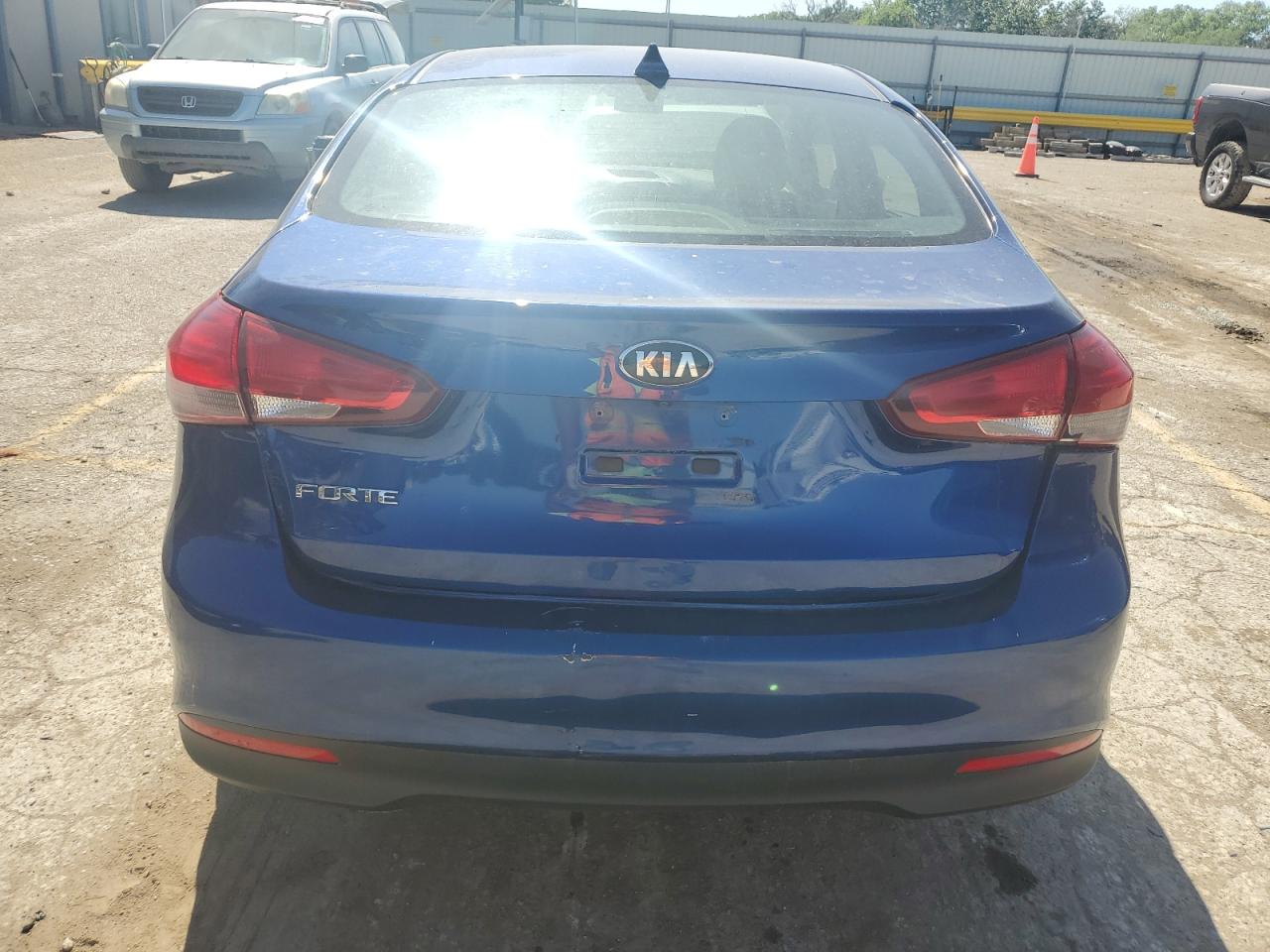 3KPFL4A77JE261123 2018 Kia Forte Lx