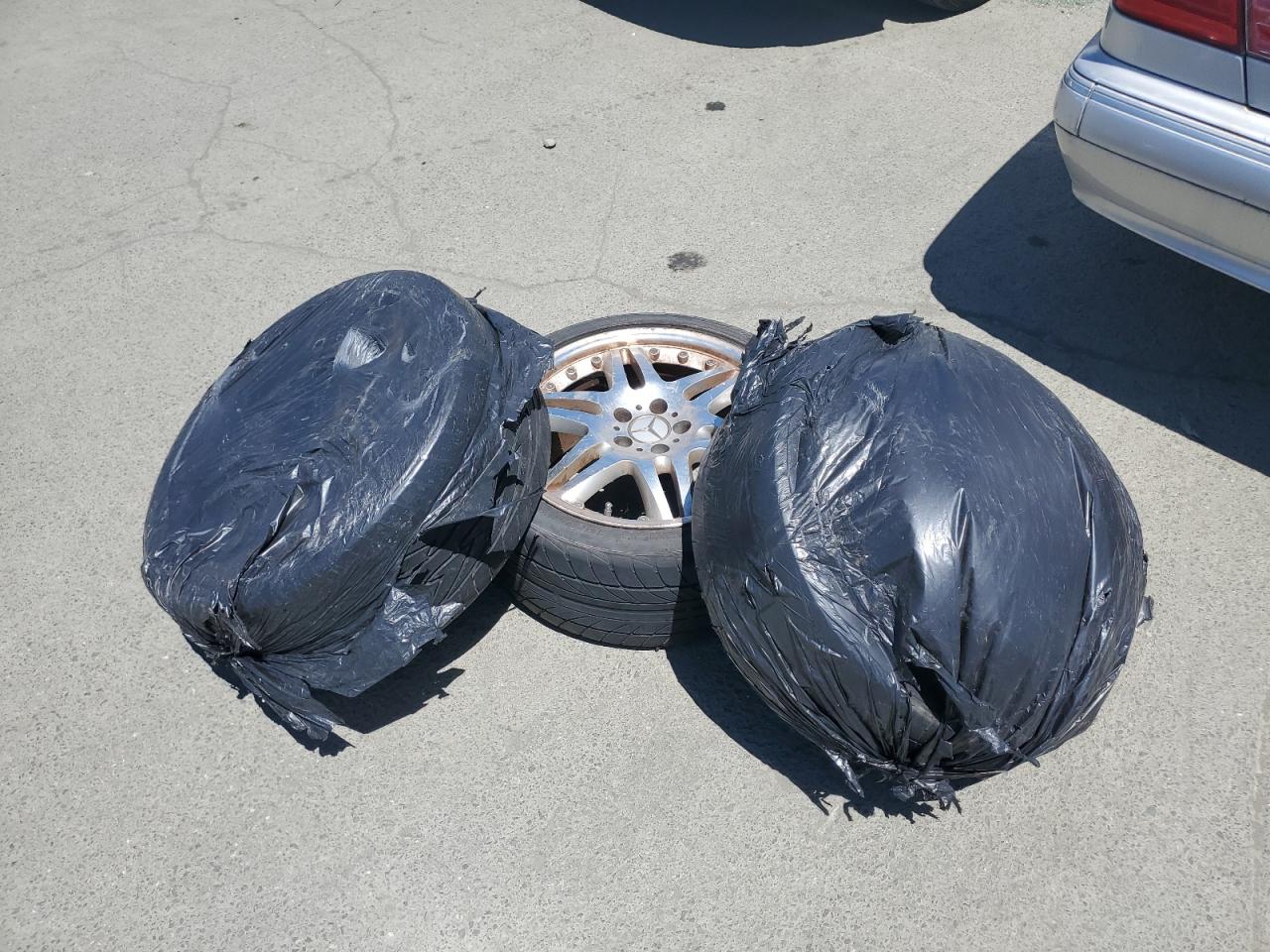 WDBJF65J6YB083746 2000 Mercedes-Benz E 320