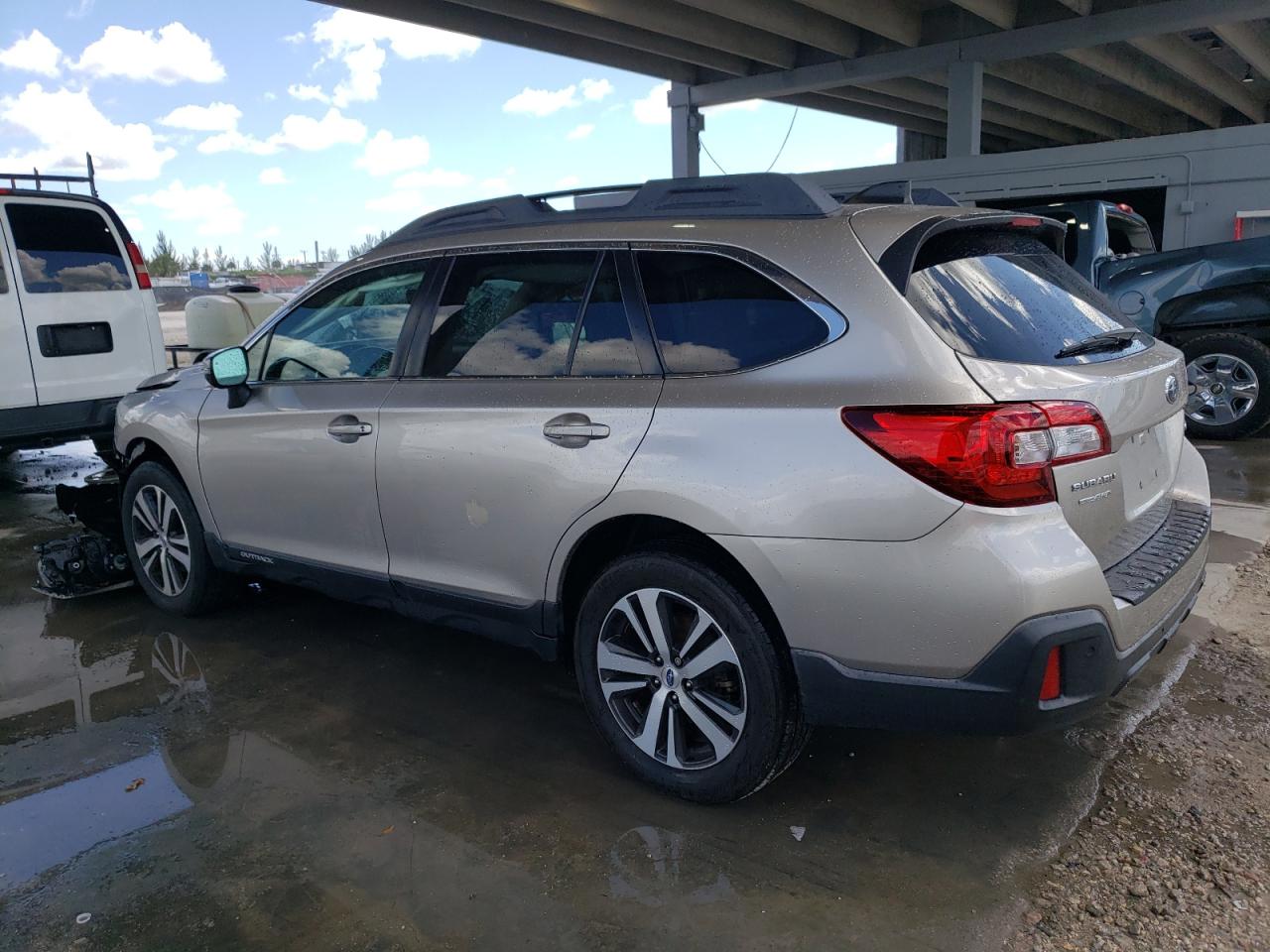 4S4BSANC9J3296949 2018 Subaru Outback 2.5I Limited