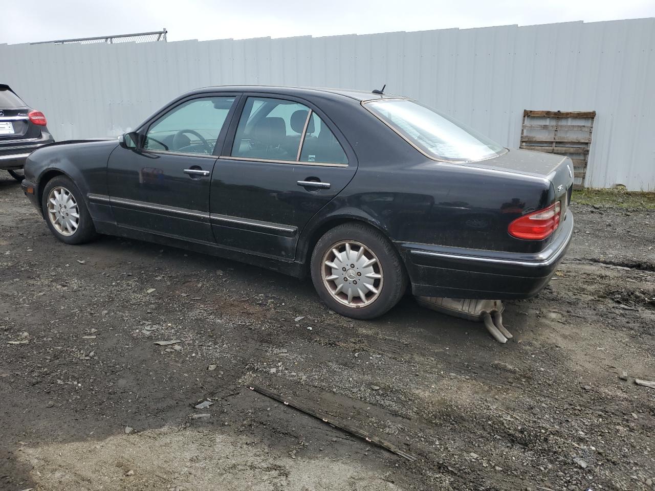 WDBJF65J8YB121283 2000 Mercedes-Benz E 320