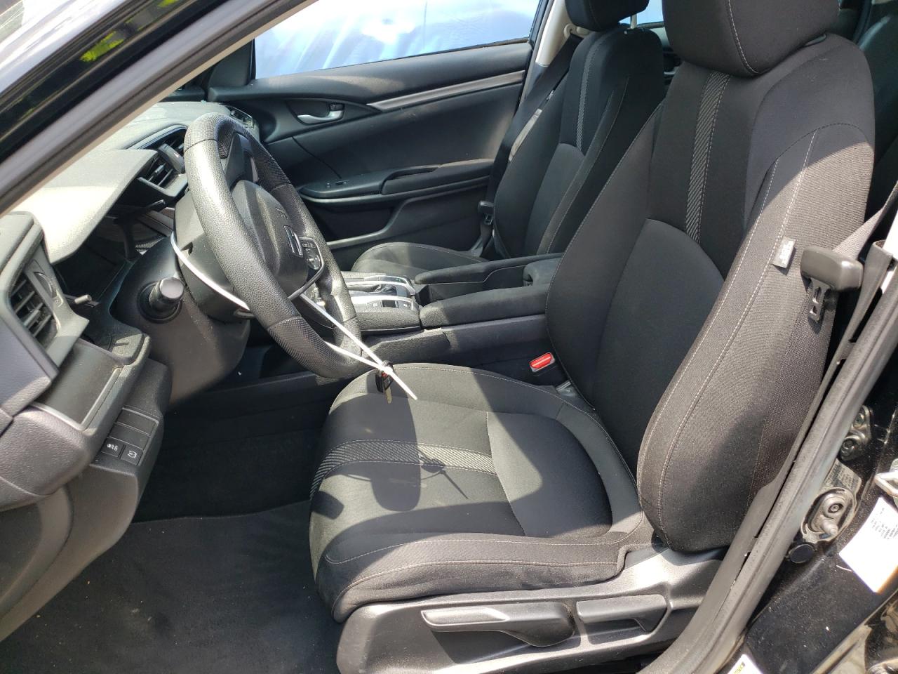 19XFC2F52JE003748 2018 Honda Civic Lx