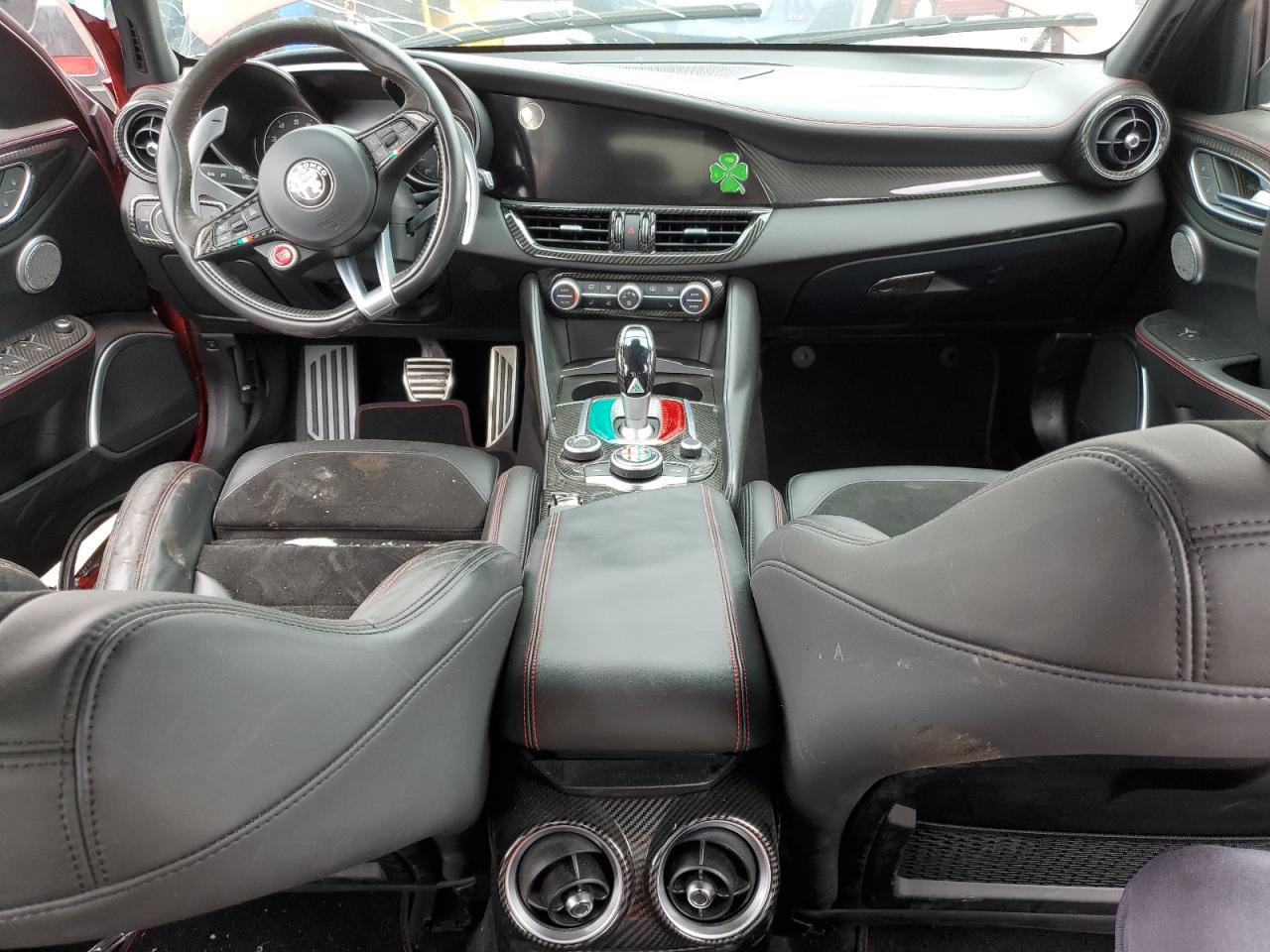 ZARFAEAV8H7555656 2017 Alfa Romeo Giulia Quadrifoglio