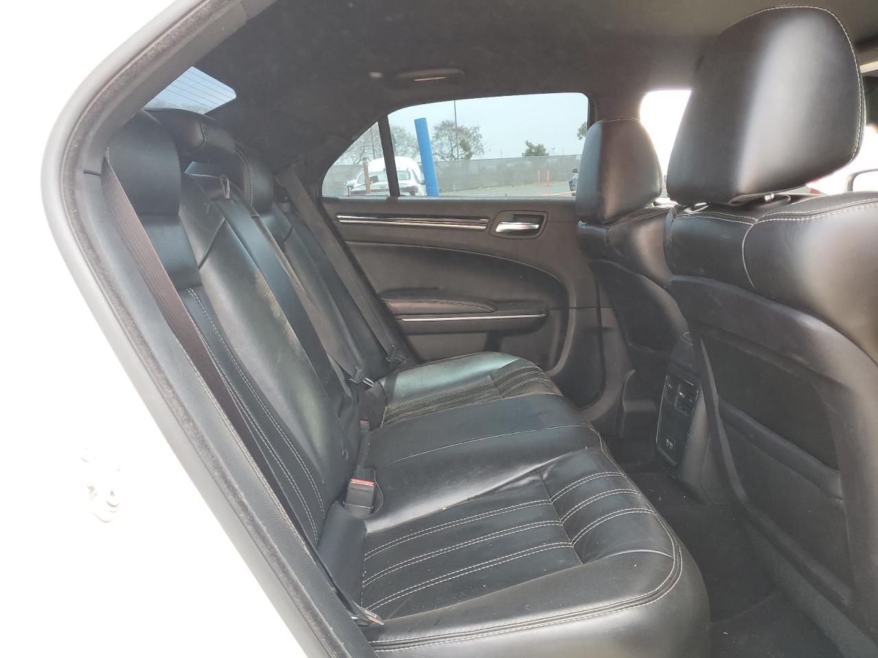 2C3CCABG5KH697835 2019 Chrysler 300 S