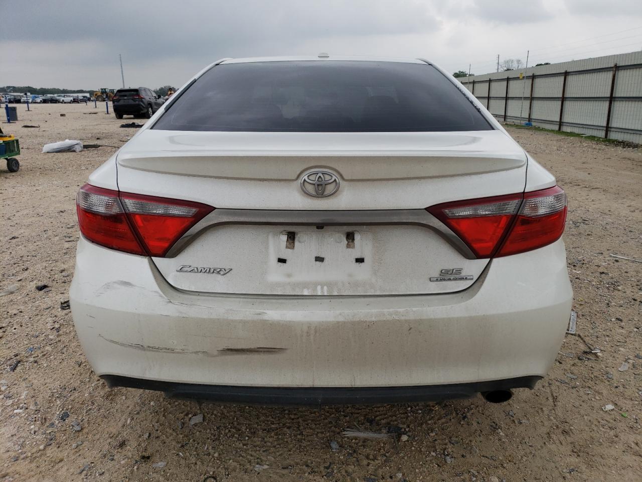 4T1BF1FK4GU502630 2016 Toyota Camry Le