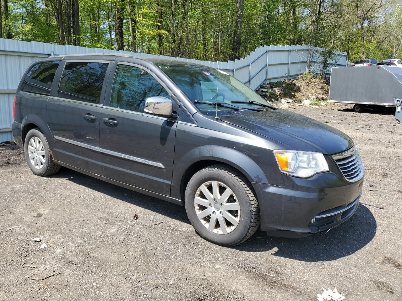 2A4RR8DG3BR760476 2011 Chrysler Town & Country Touring L