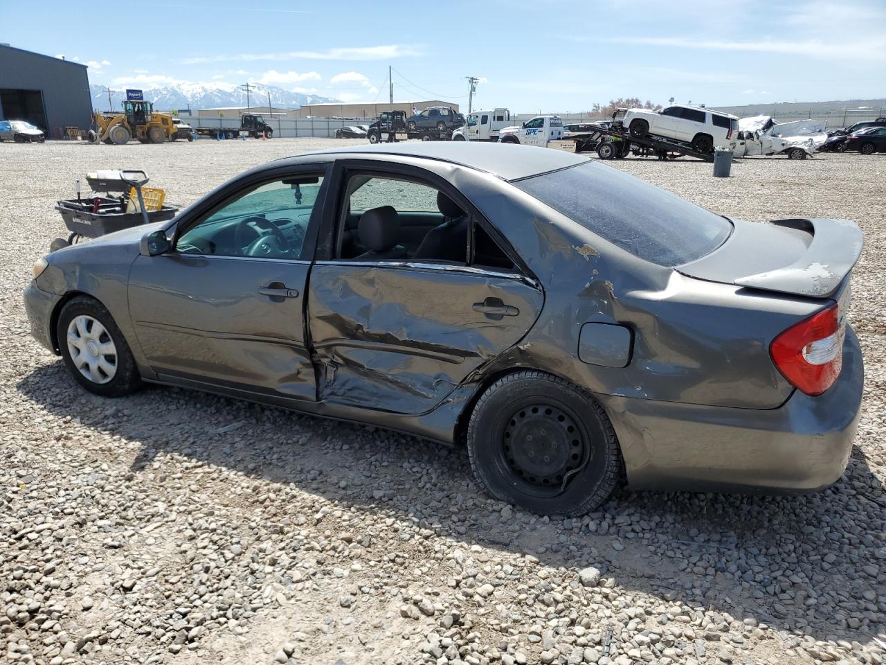 JTDBE32K040260981 2004 Toyota Camry Le