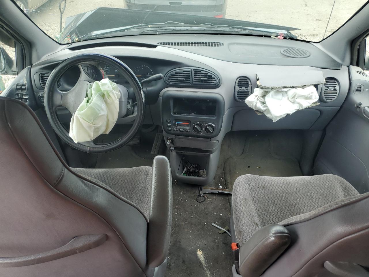 2B4GP24G2XR323363 1999 Dodge Grand Caravan