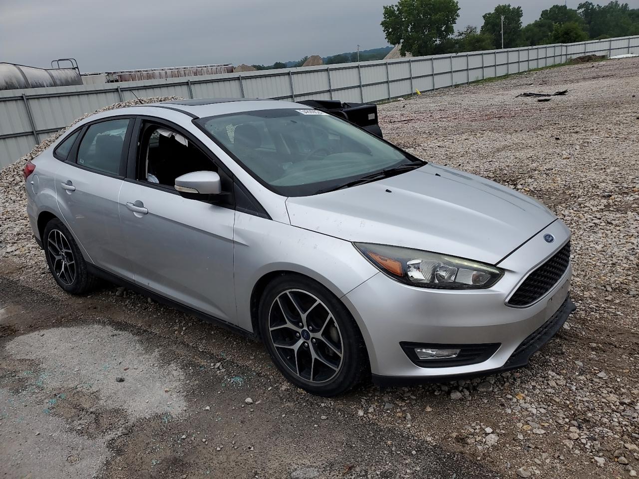 2017 Ford Focus Sel vin: 1FADP3H26HL248404