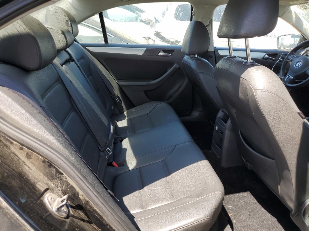 3VWLL7AJ2BM125597 2011 Volkswagen Jetta Tdi