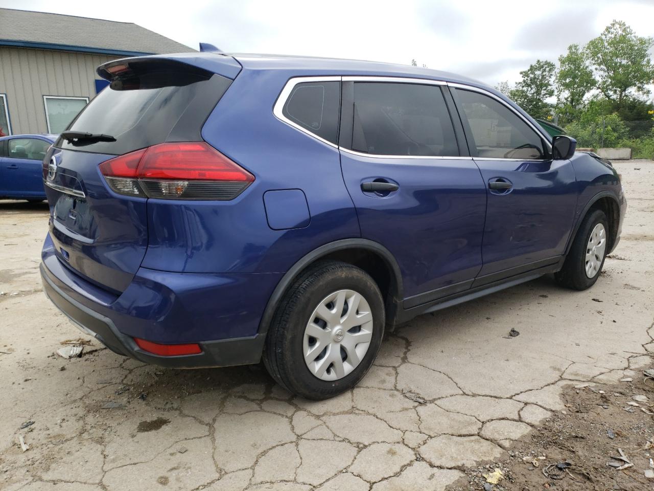 2017 Nissan Rogue S vin: KNMAT2MTXHP580288