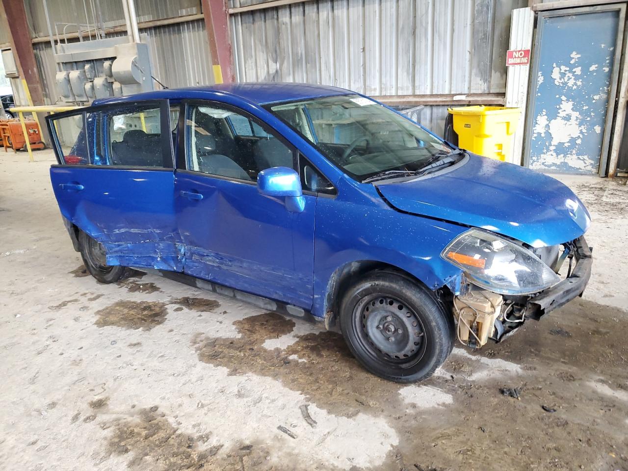 3N1BC13E78L420823 2008 Nissan Versa S