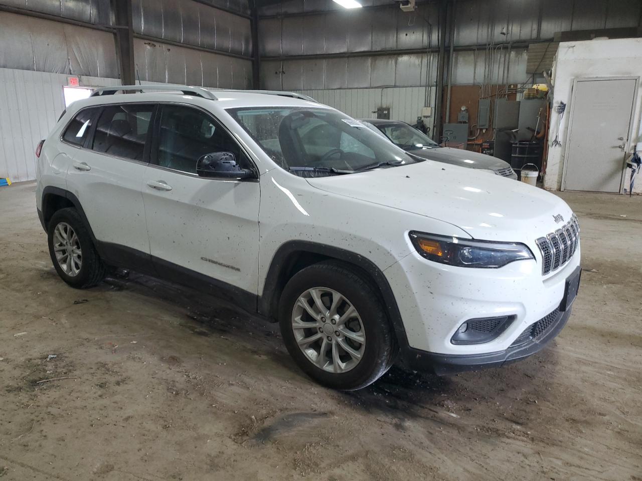 2019 Jeep Cherokee Latitude vin: 1C4PJLCB2KD285807