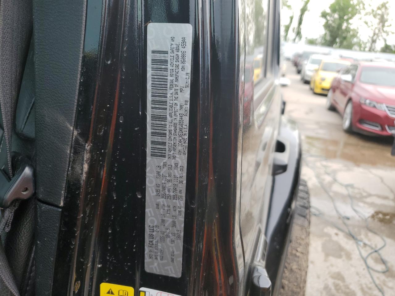 1C4HJXEGXKW655443 2019 Jeep Wrangler Unlimited Sahara