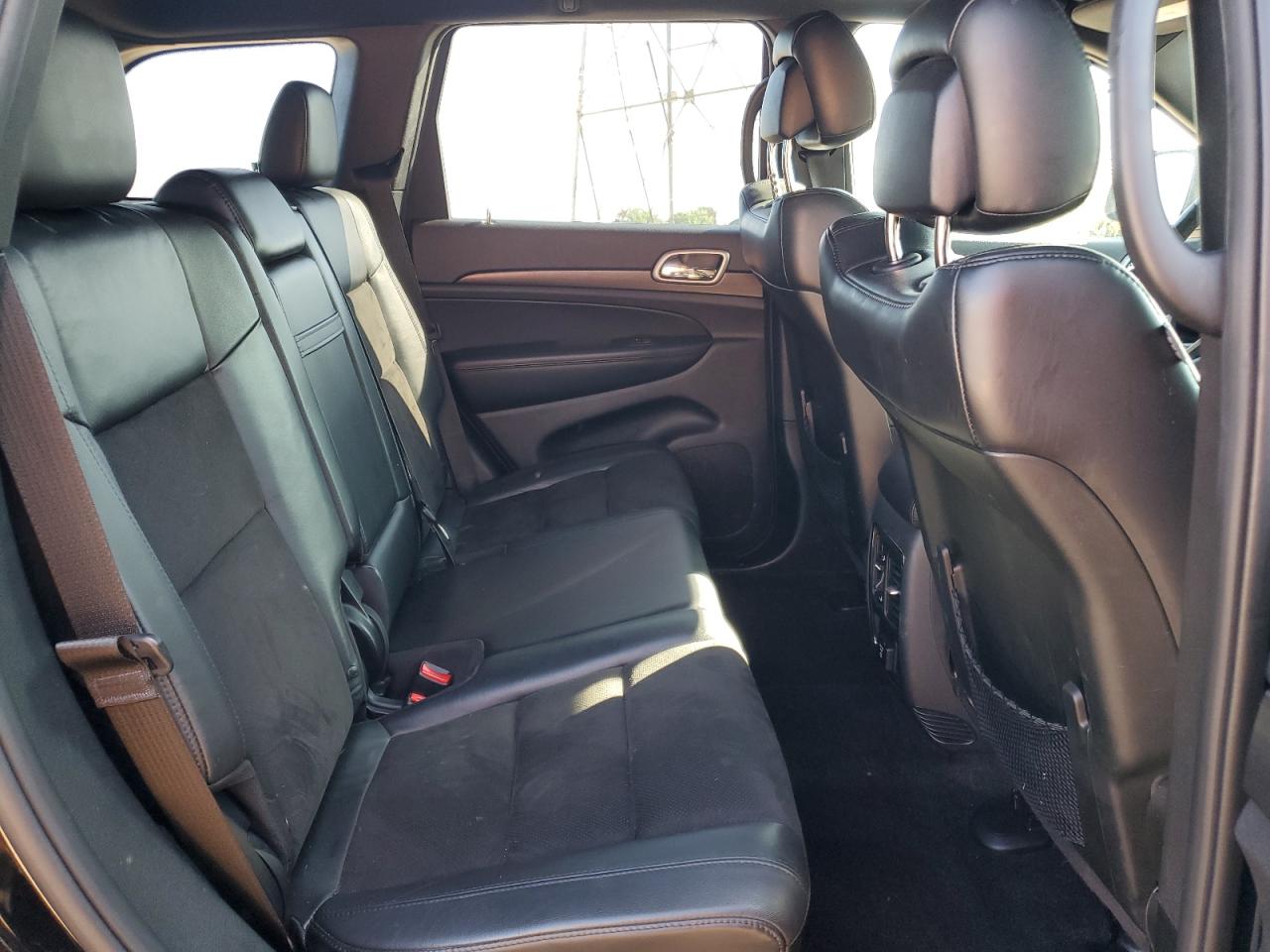 1C4RJEAG8JC512800 2018 Jeep Grand Cherokee Laredo