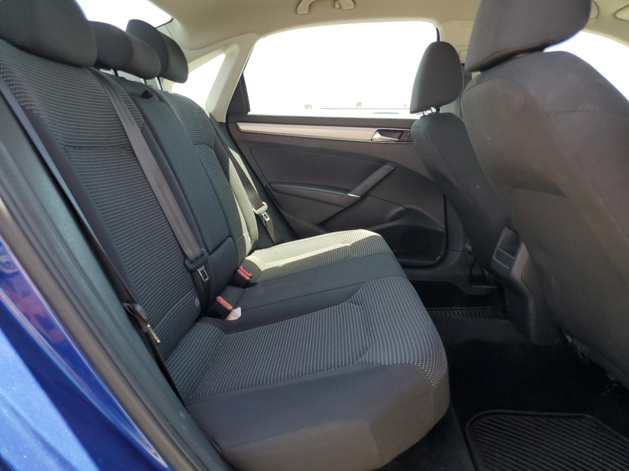 1VWAT7A37HC004728 2017 Volkswagen Passat S