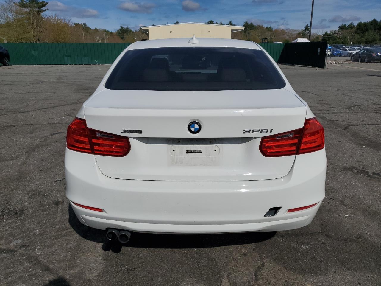 2013 BMW 328 Xi Sulev vin: WBA3B5G58DNS00927