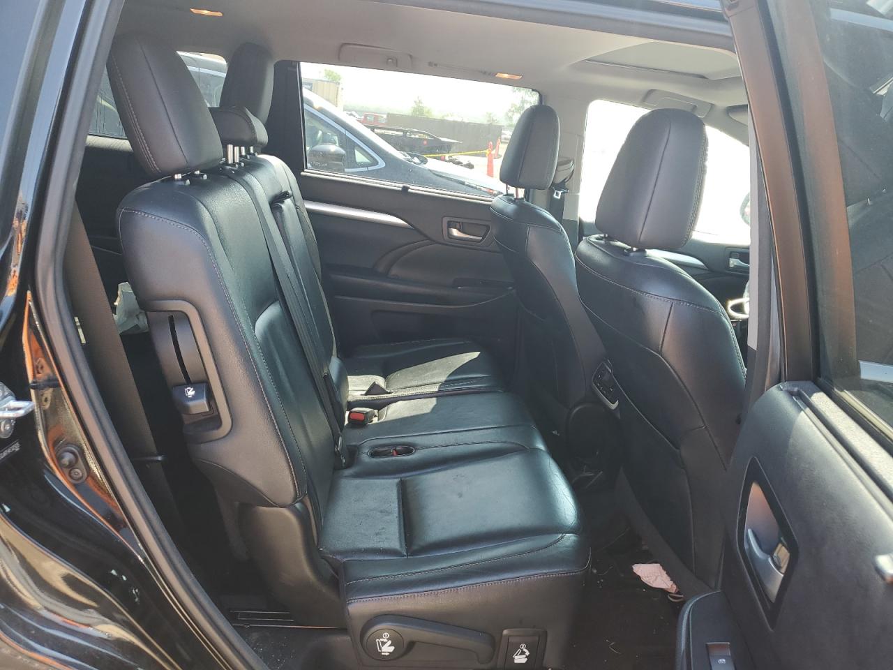 5TDJKRFH4ES025035 2014 Toyota Highlander Xle