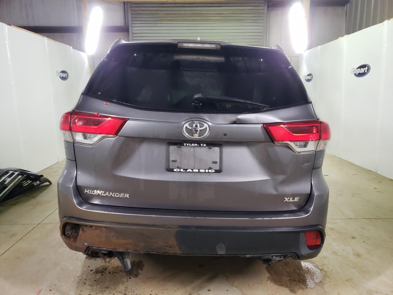 5TDKZRFH2KS562465 2019 Toyota Highlander Se