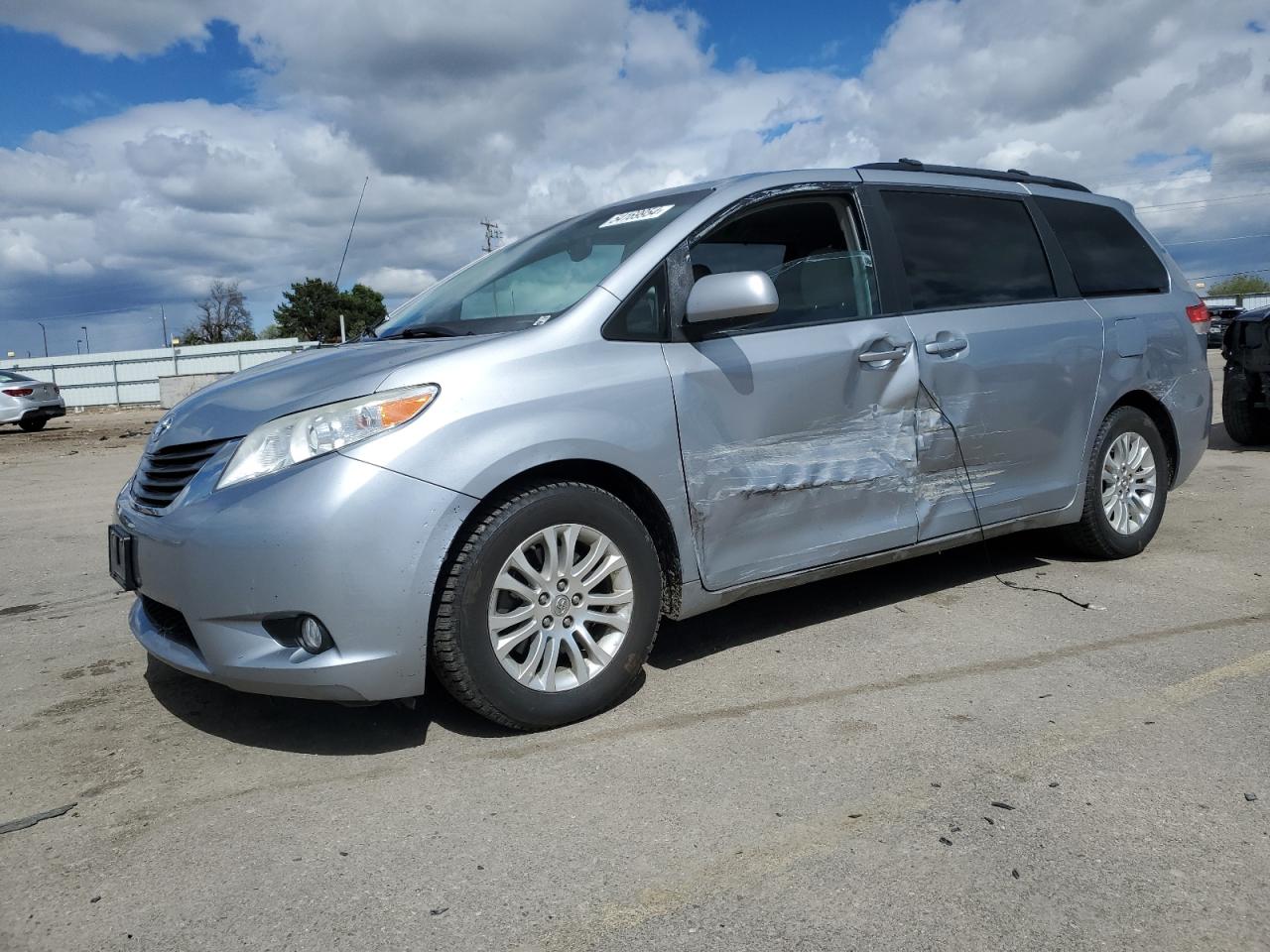 5TDYK3DCXES499610 2014 Toyota Sienna Xle