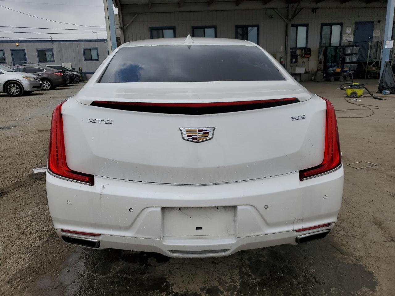 2G61M5S37J9138805 2018 Cadillac Xts Luxury