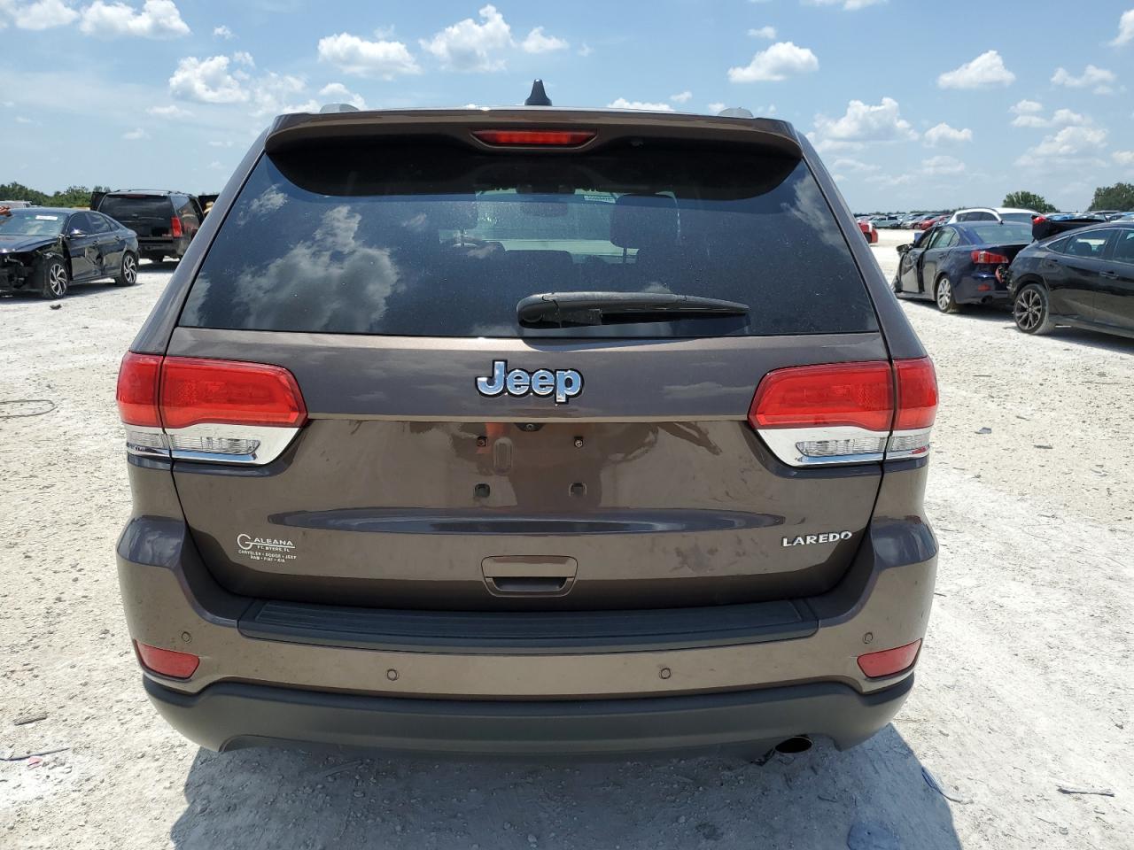 1C4RJEAG2JC429573 2018 Jeep Grand Cherokee Laredo