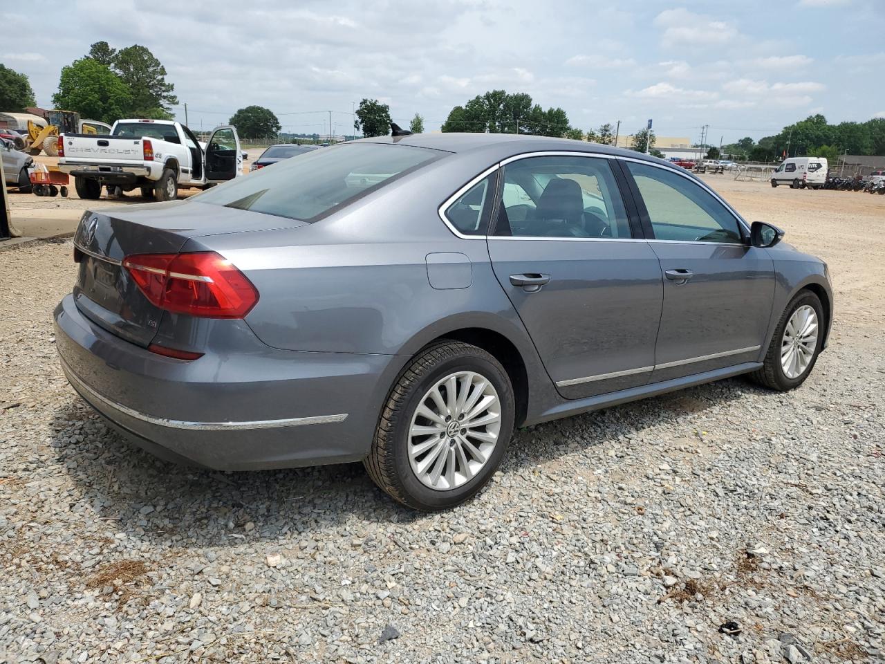 1VWBT7A31GC029675 2016 Volkswagen Passat Se