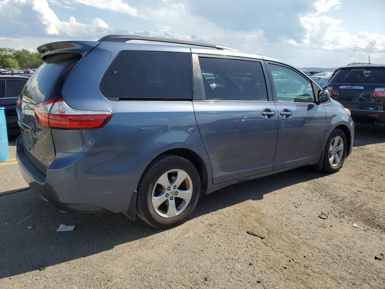 5TDKZ3DC3HS775552 2017 Toyota Sienna Le