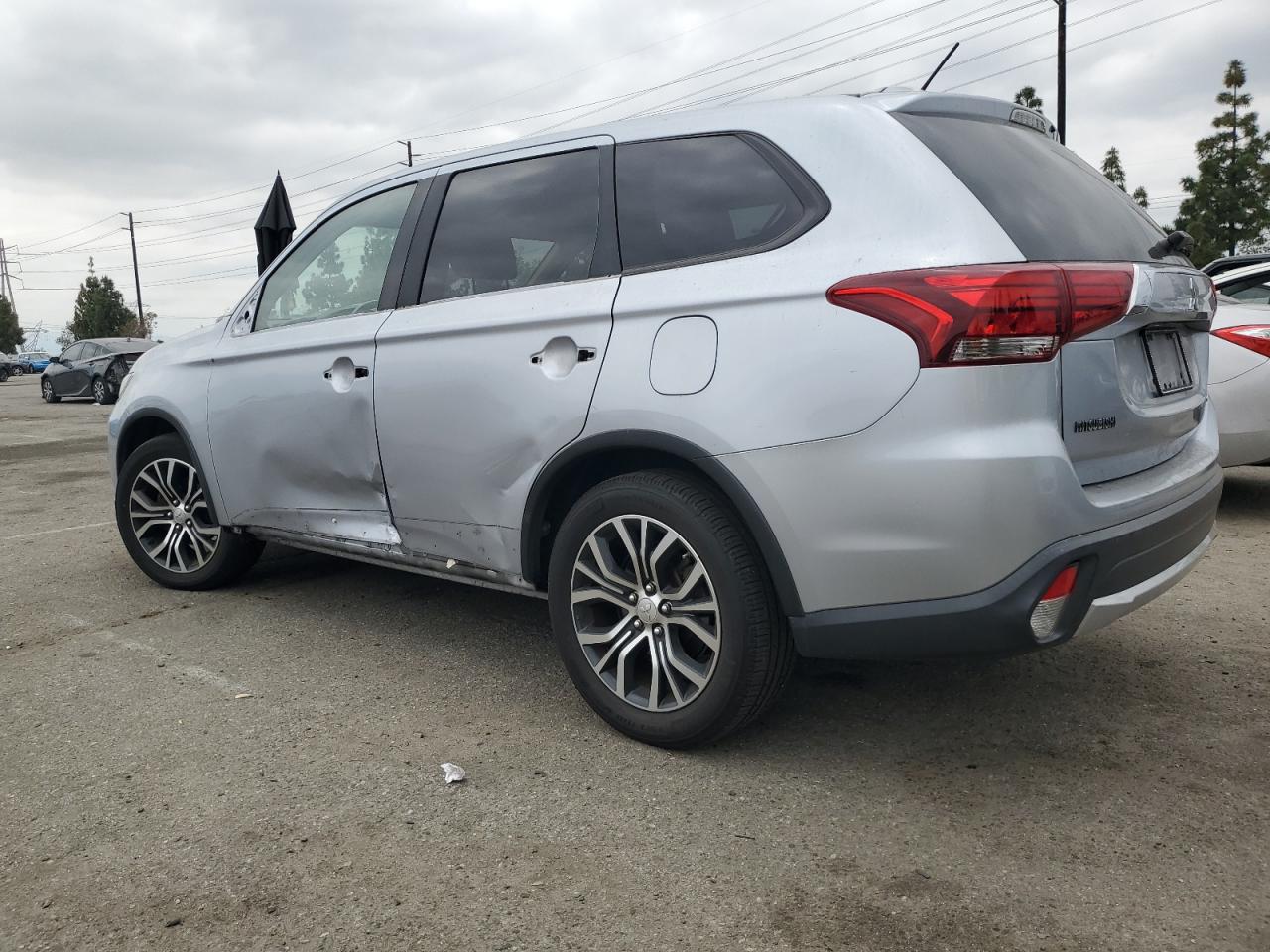 JA4AD3A31GZ002035 2016 Mitsubishi Outlander Se