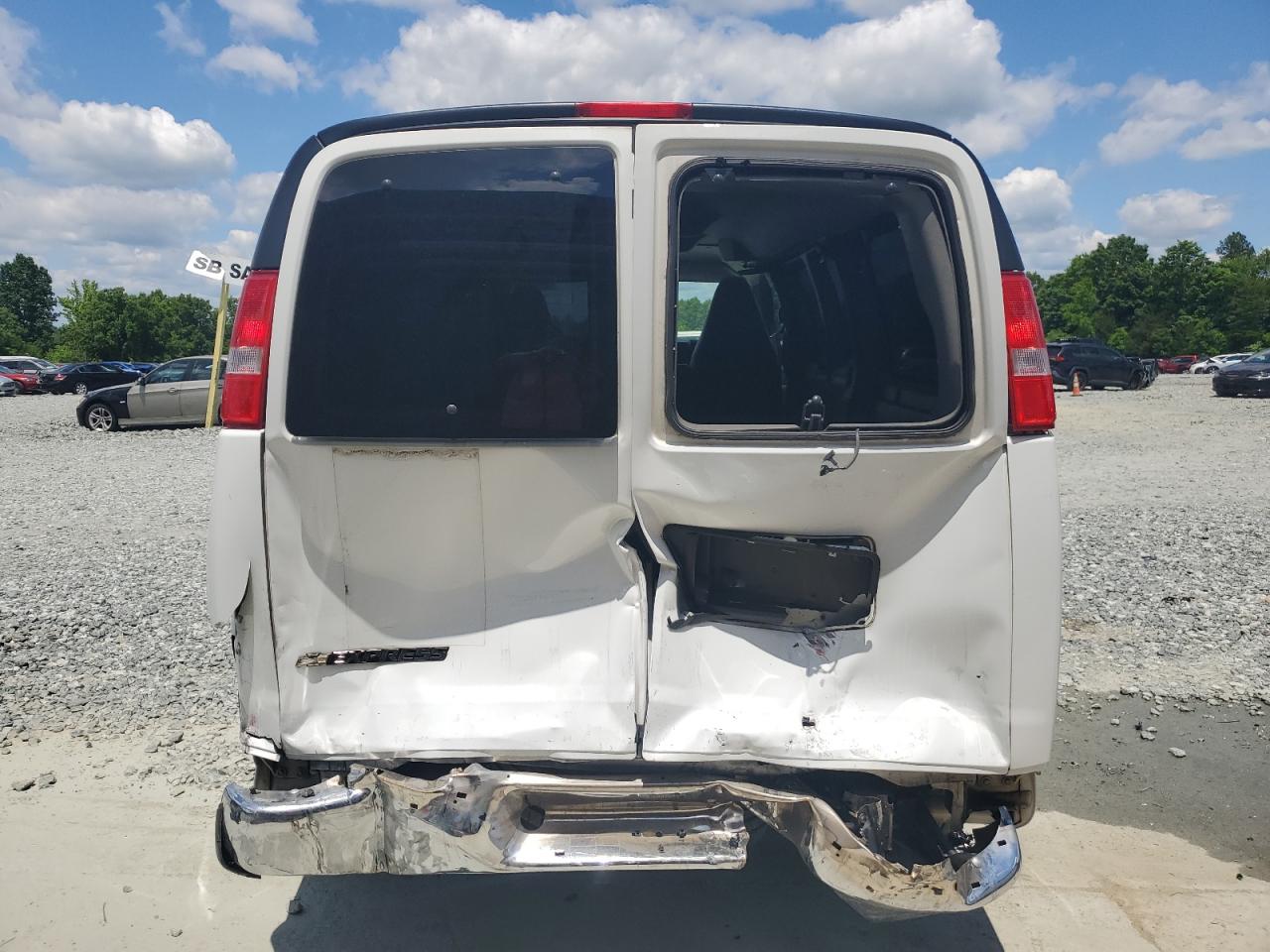 1GAZGMFPXJ1326102 2018 Chevrolet Express G3500 Lt