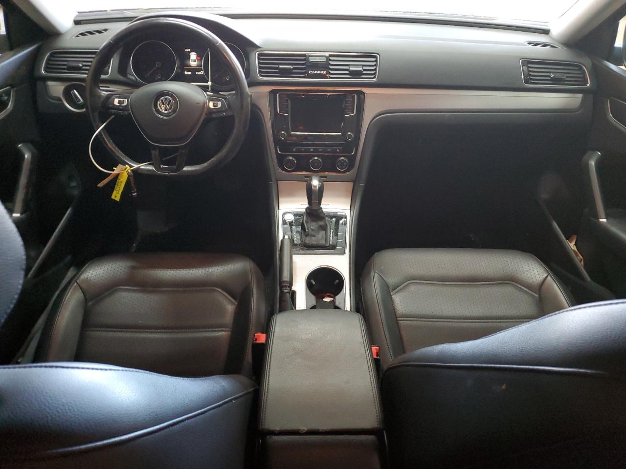 1VWLA7A33KC005509 2019 Volkswagen Passat Wolfsburg