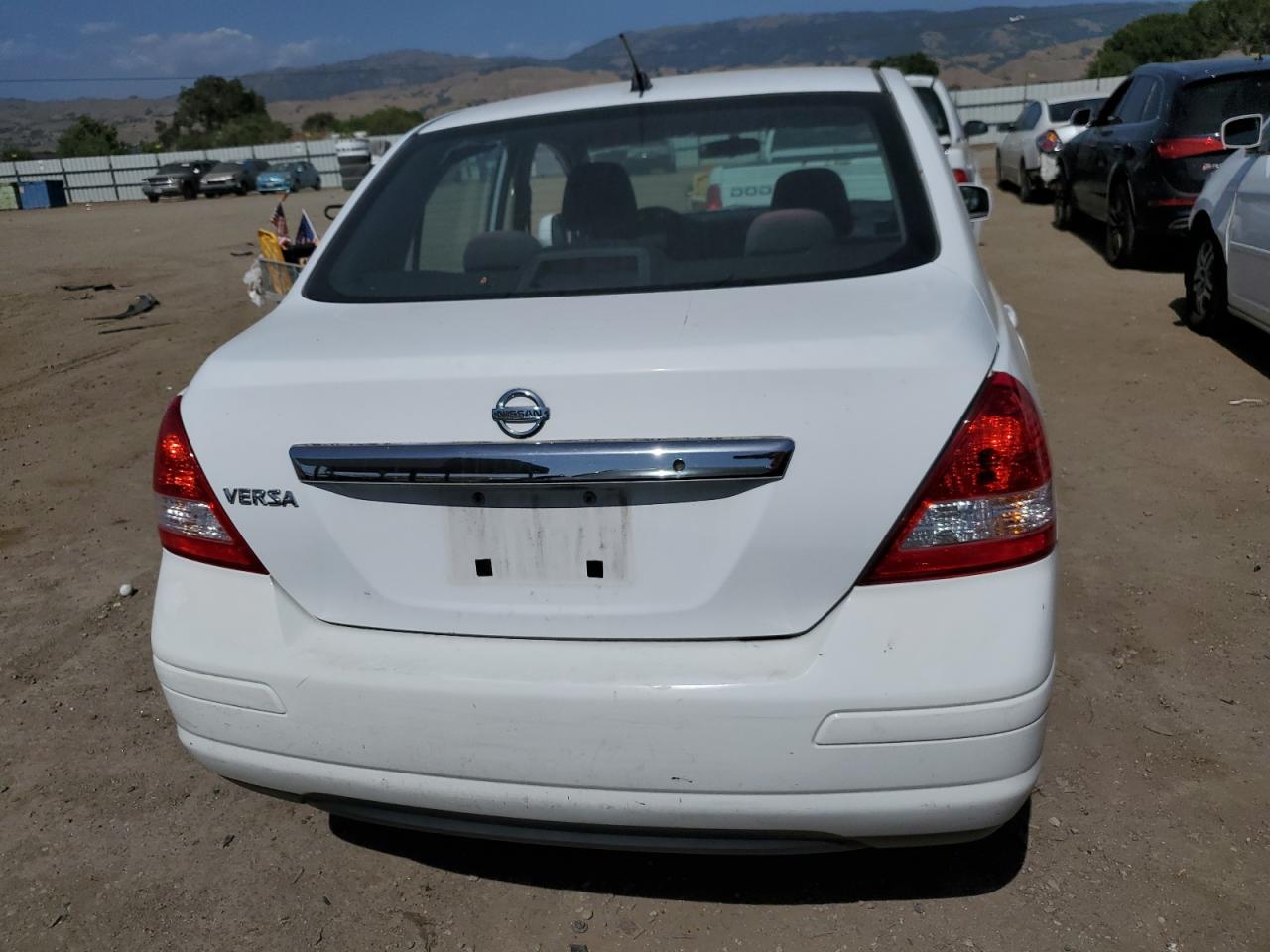 3N1BC1AP3AL411983 2010 Nissan Versa S