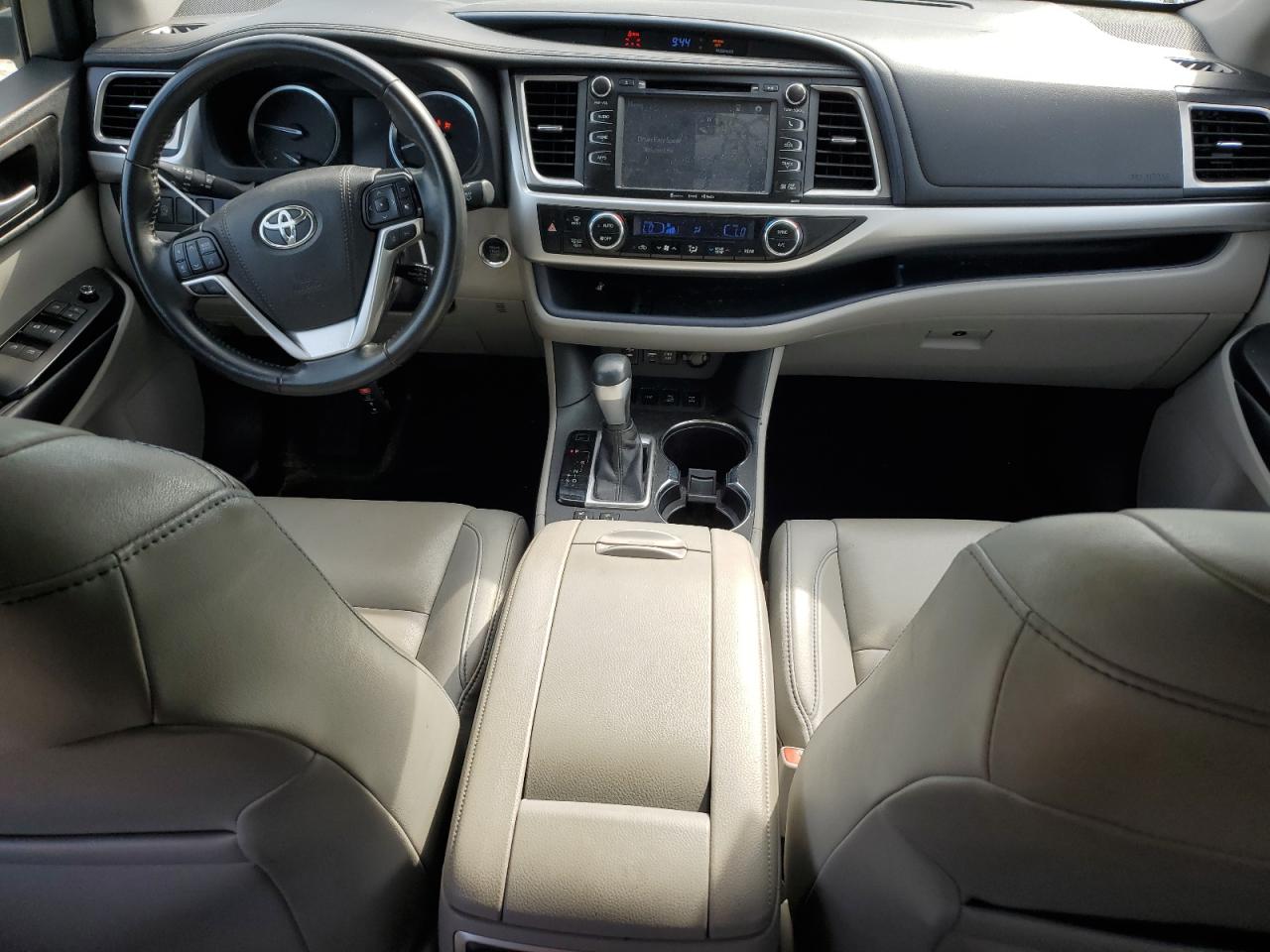 5TDJZRFH1KS925527 2019 Toyota Highlander Se