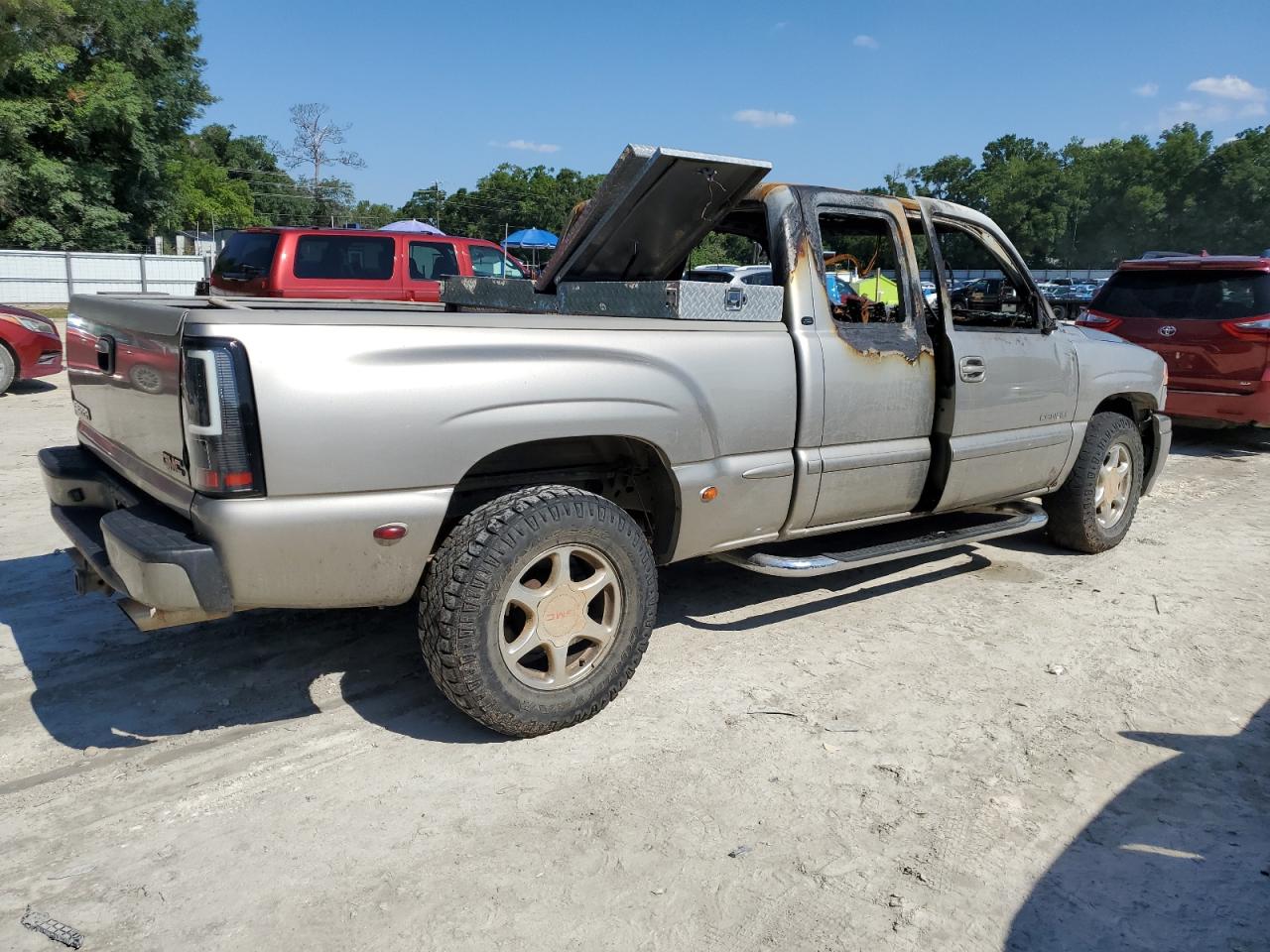 2GTFK69U321326475 2002 GMC Sierra K1500 Denali