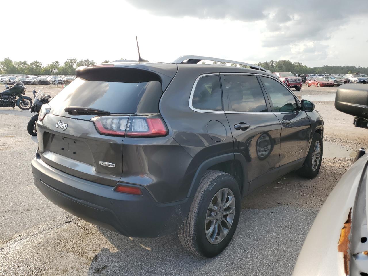 1C4PJLLB0KD348113 2019 Jeep Cherokee Latitude Plus