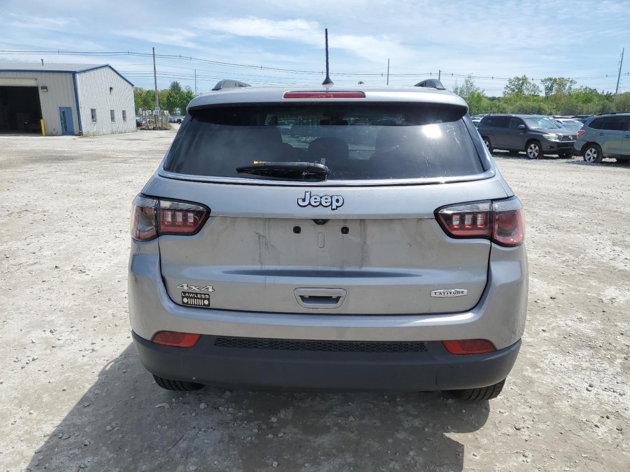3C4NJDBB0JT254496 2018 Jeep Compass Latitude