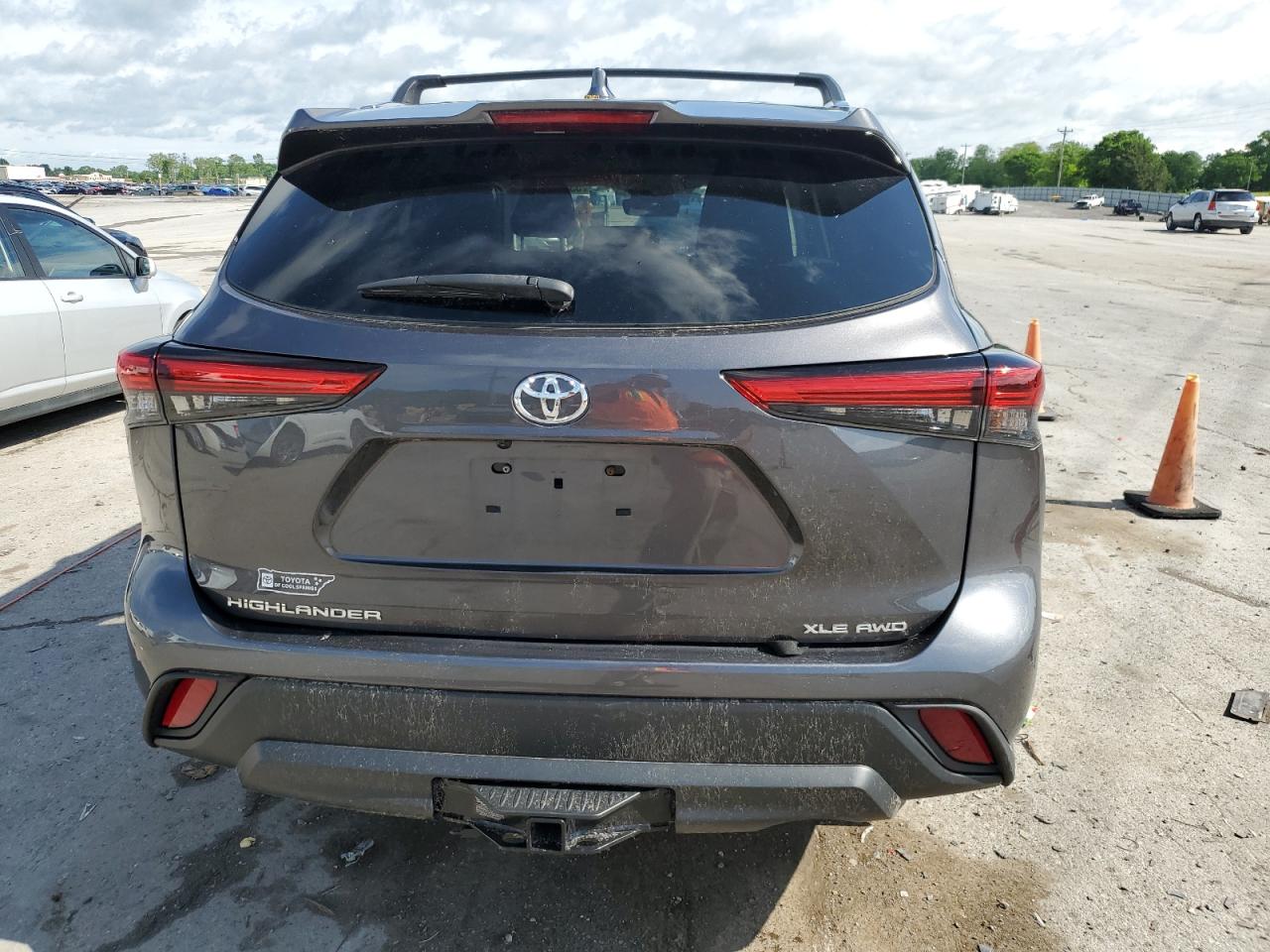 5TDHZRBH2MS131515 2021 Toyota Highlander Xle