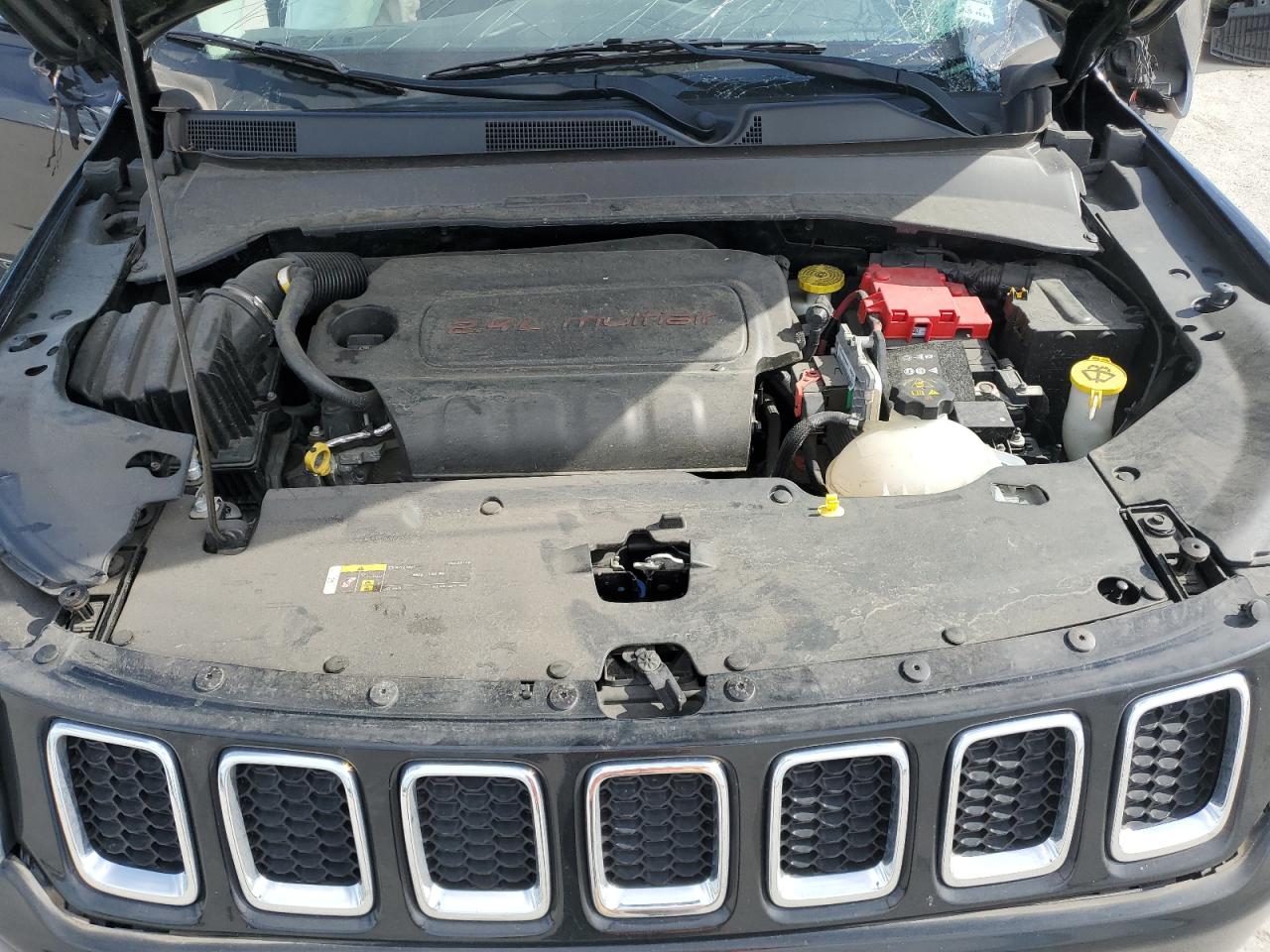 3C4NJDBB9KT735798 2019 Jeep Compass Latitude