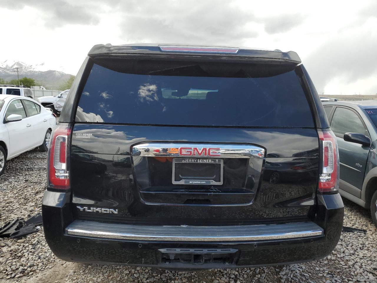 2017 GMC Yukon Denali vin: 1GKS2CKJ6HR264684