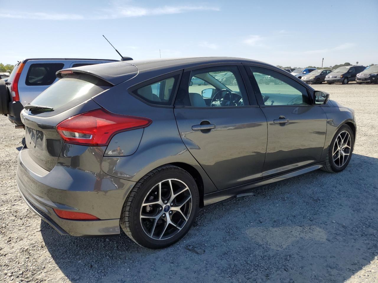 2016 Ford Focus Se vin: 1FADP3K28GL315687