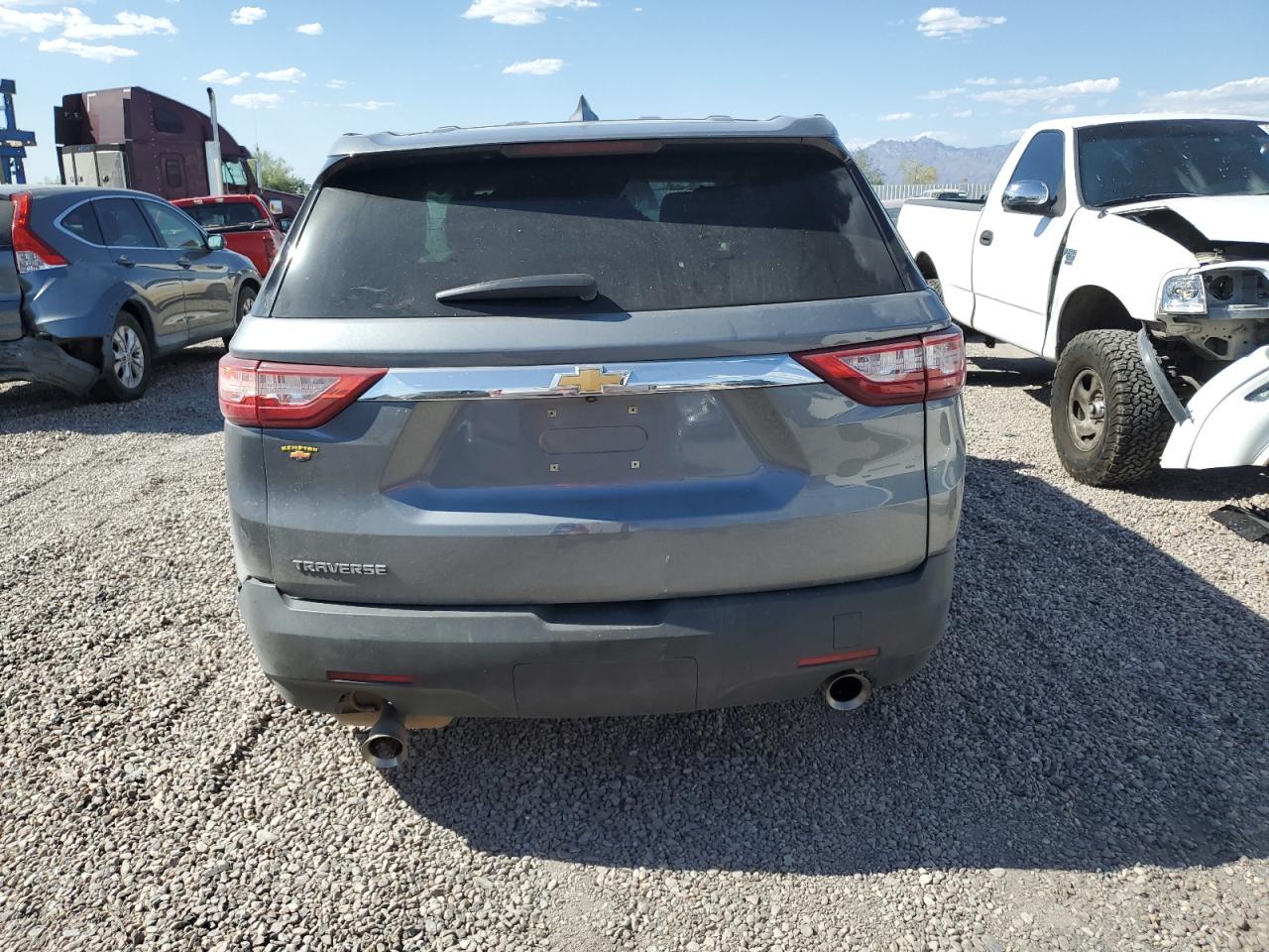 1GNERFKW6JJ255271 2018 Chevrolet Traverse Ls