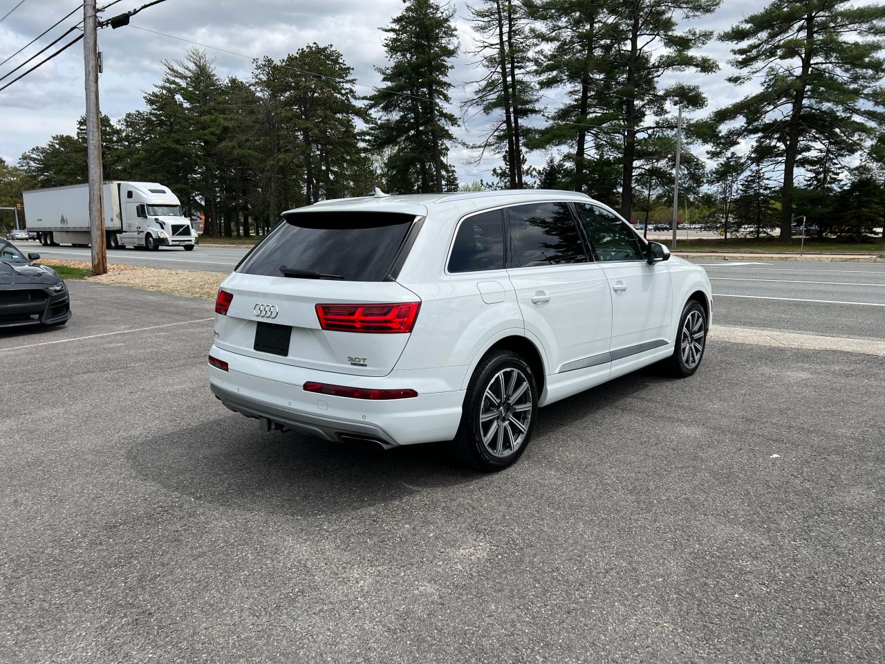 2017 Audi Q7 Premium vin: WA1AAAF7XHD033601