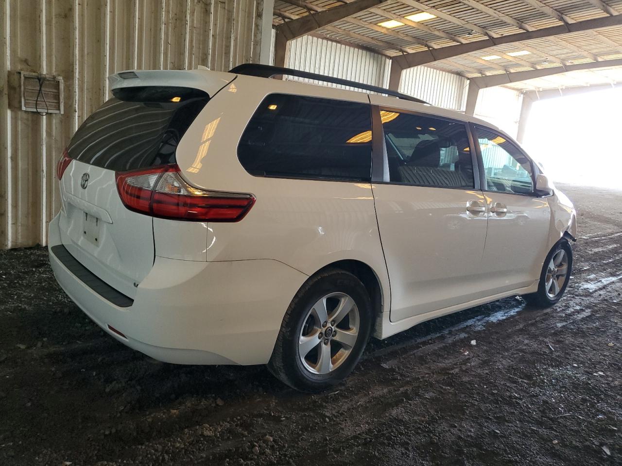 5TDKZ3DC9JS939067 2018 Toyota Sienna Le