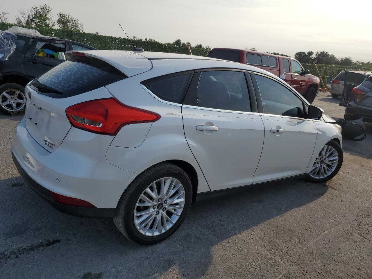 1FADP3N28FL372773 2015 Ford Focus Titanium