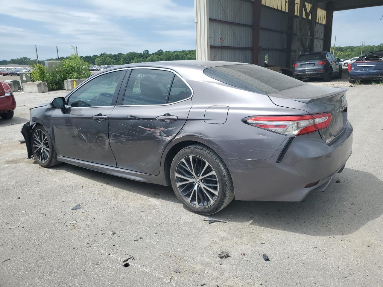 2018 Toyota Camry L vin: 4T1B11HK7JU057514