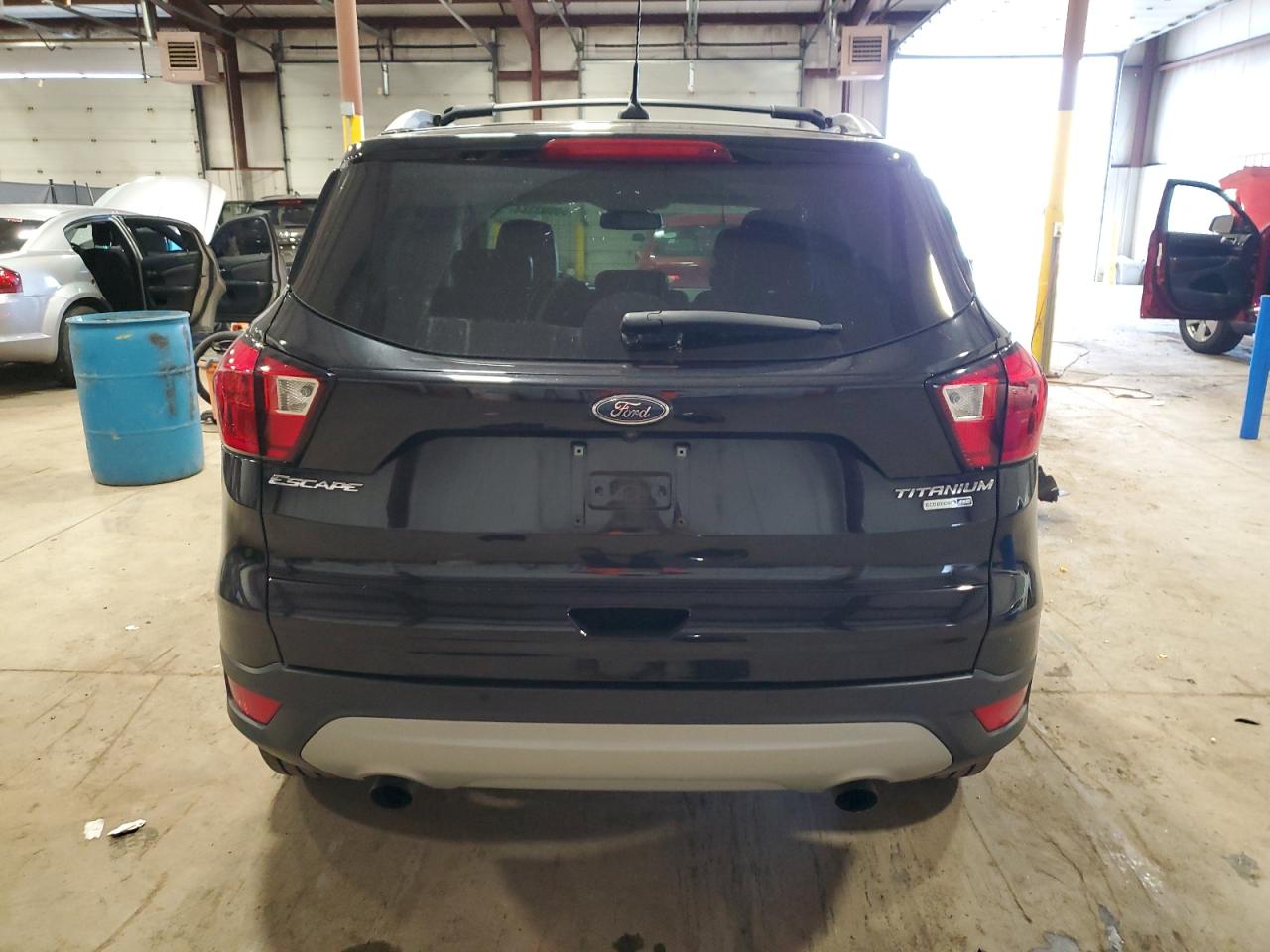 1FMCU9J93KUA49316 2019 Ford Escape Titanium